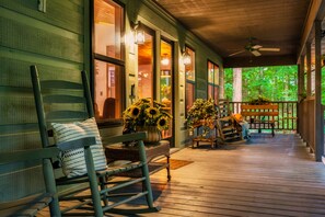 Terrace/patio - Heated Pool & Spa! / Firepit / Views / Location / Yard / Style! (Sevierville)