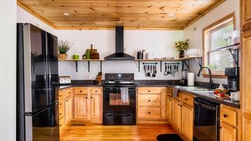 KylskÄp, mikrovÄgsugn, ugn och spishÀll