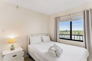 3 habitaciones, tabla de planchar con plancha, wifi y ropa de cama 