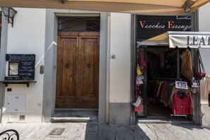 Exterior detail - Santa Croce View 1 by Mmega (Firenze)