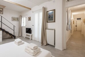 3 bedrooms, WiFi, bed sheets - Santa Croce View 1 by Mmega (Firenze)