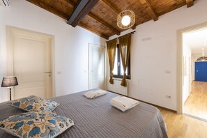2 bedrooms, iron/ironing board, WiFi, bed sheets - Santa Croce View 3 apartment by Mmega (Firenze)