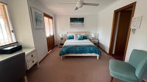 3 bedrooms, WiFi - Comfortable Townhouse with WIFI right in the heart of town. (South West Rocks)