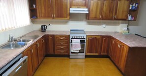 Fridge, cookware/dishes/utensils