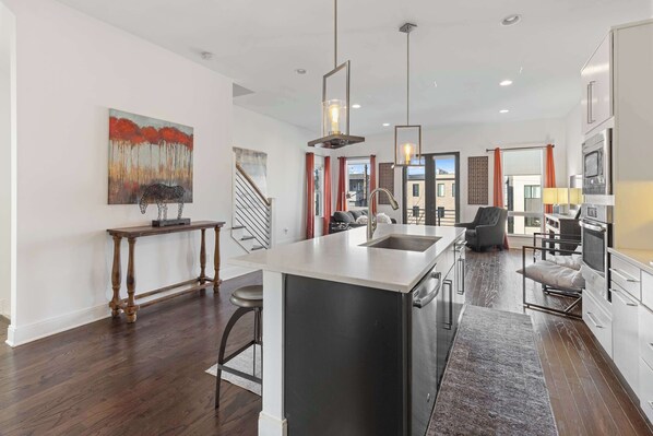 Interior - Nashville Getaway – Private Rooftop Views (Nashville)