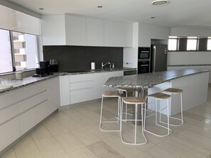 3 Bedroom Absolute Waterfront Luxury Penthouse | Private kitchen