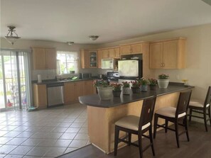 Refrigerador, microondas, horno y lavavajillas