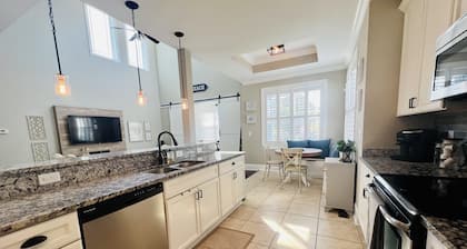Garden City Pet friendly beach house! Golf car provided. 3 min ride to the beach