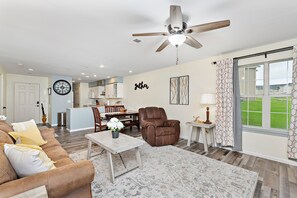 Smart TV, table tennis