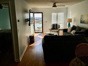 Smart-TV, DVD-Player, Bücher