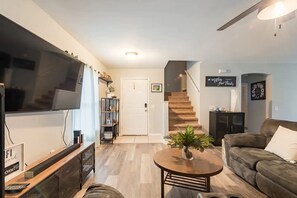 Smart TV - Family Paradise: 5BR Kissimmee Home with Private Pool and Pet Friendly (Kissimmee)