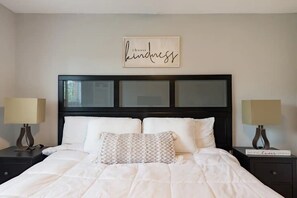 5 bedrooms, desk, iron/ironing board, free WiFi - Family Paradise: 5BR Kissimmee Home with Private Pool and Pet Friendly (Kissimmee)