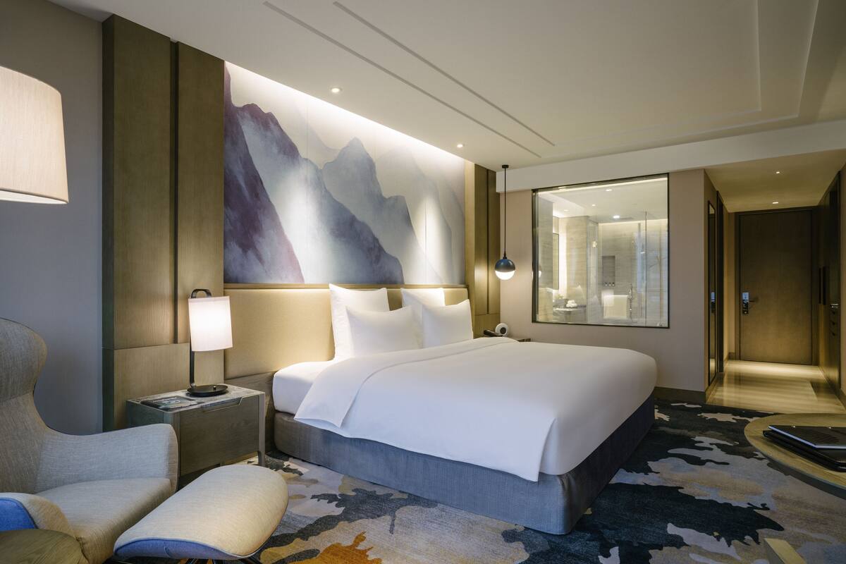 Deluxe Room, 1 King Bed