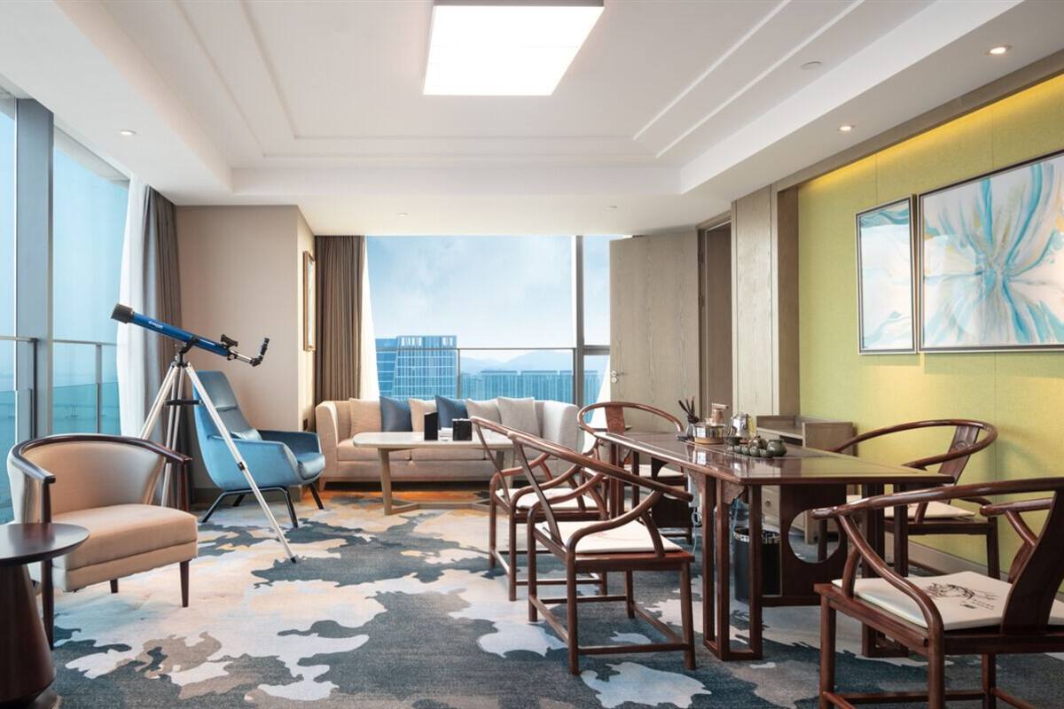 Deluxe Studio Suite, 1 King Bed