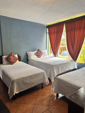 华丽三人房 | 免费 WiFi、床单