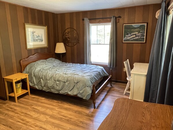 3 chambres, bureau, accès au Wi-Fi (inclus), literie fournie