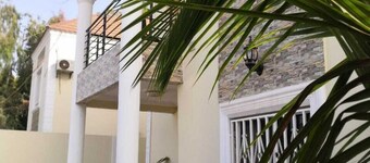 4Bed Villa Sleeps 8 - WiFi, Parking, Garden