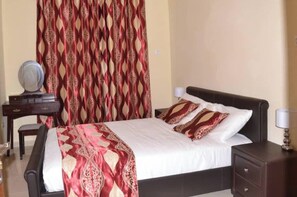 4 habitaciones, tabla de planchar con plancha, wifi y ropa de cama 