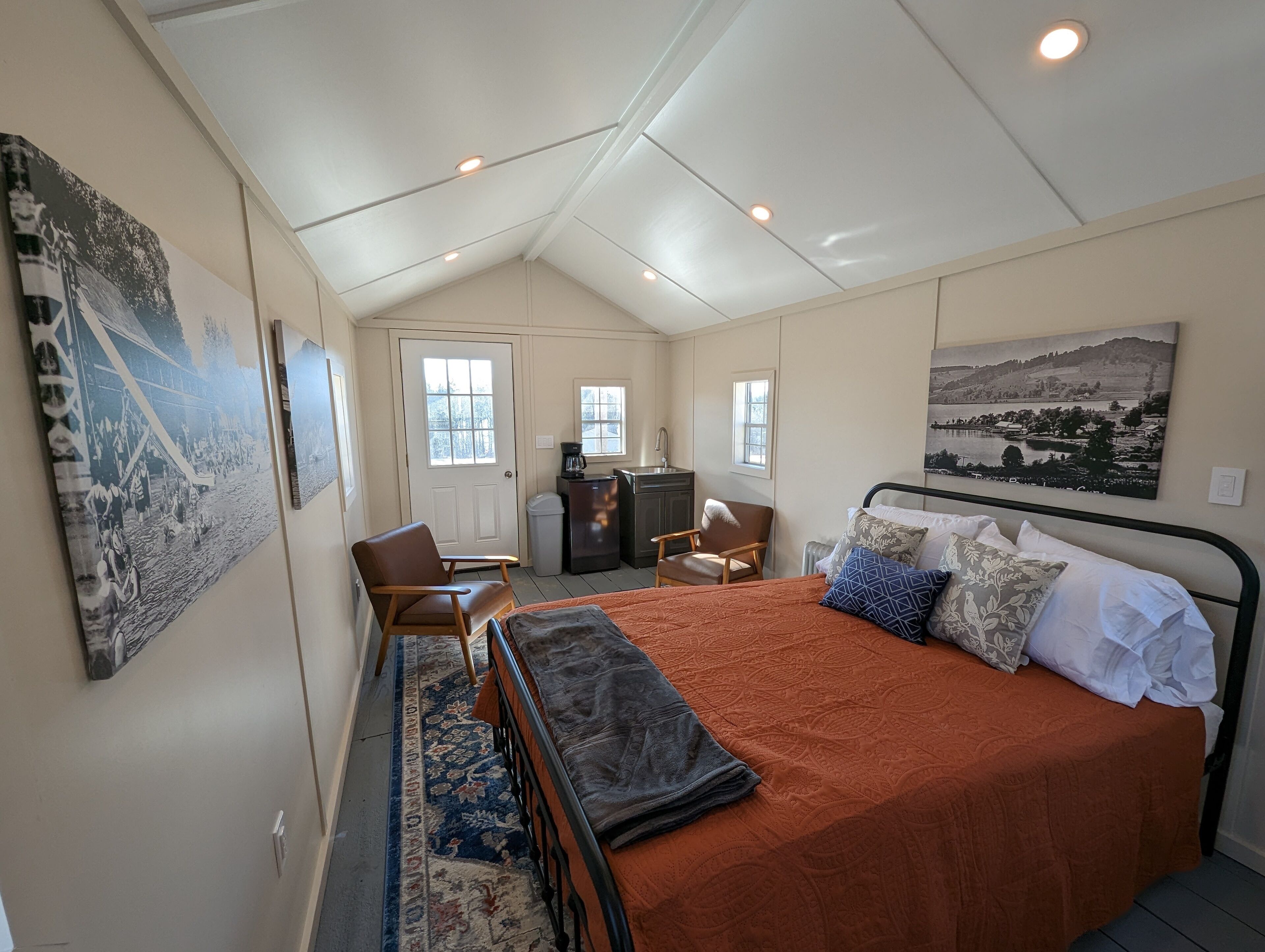 3 bedrooms, bed sheets