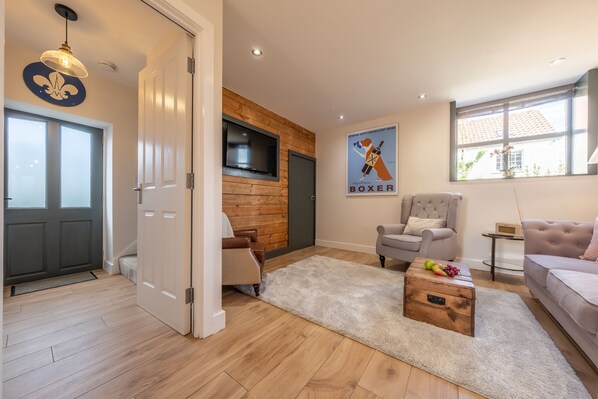 TV - Scouts Cottage, Snettisham, Norfolk (Snettisham)