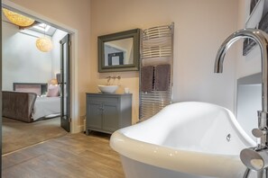 1 bedroom, iron/ironing board, travel cot, Internet - Scouts Cottage, Snettisham, Norfolk (Snettisham)