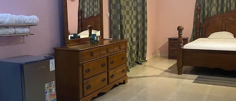 1 chambre, bureau, fer et planche à repasser, Wi-Fi gratuit