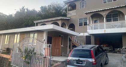 Spacious self contained room with wifi, a kitchenette and jacuzzi