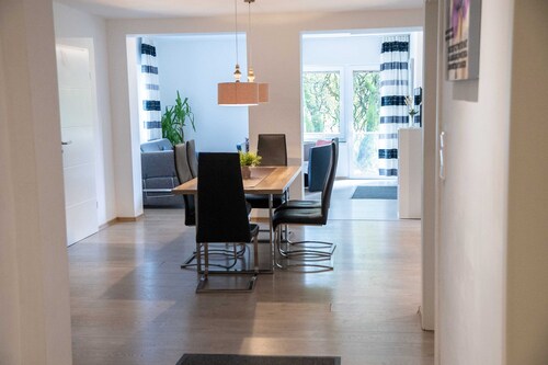 'Villa Nordhang - Apartment 4' mit Bergblick, Balkon und WLAN