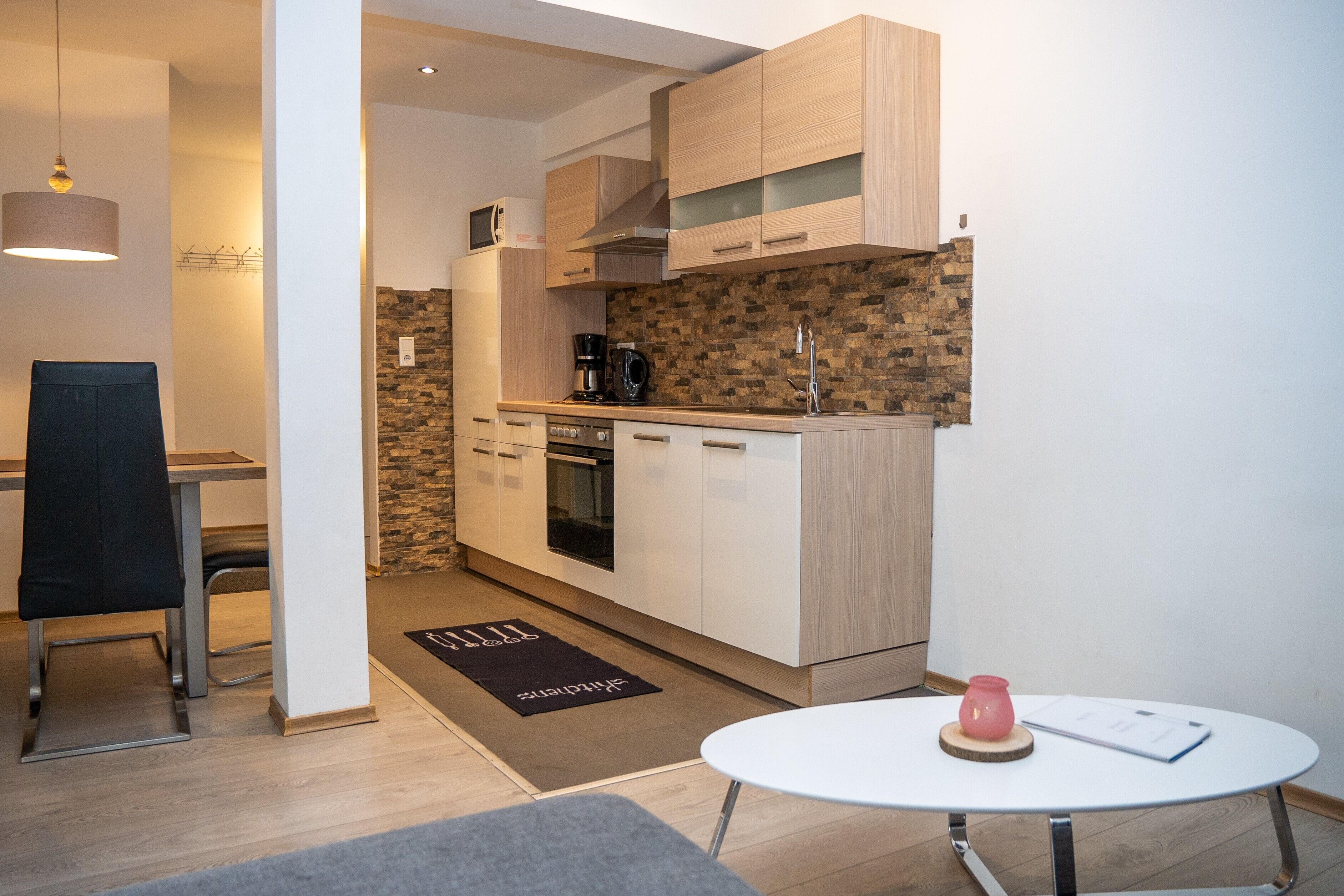 雪櫃、微波爐、焗爐、爐具