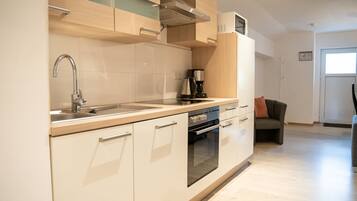 KĂŒhlschrank, Mikrowelle, Ofen, Herdplatte