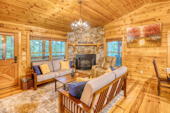 Smart TV, fireplace, computer monitors