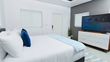 3 soverom, safe på rommet, strykejern/-brett og reiseseng for barn