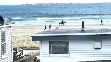 Beach nearby, sun loungers, beach towels
