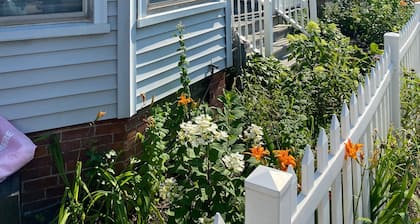 Cheerful 4 bedrooms residential house.