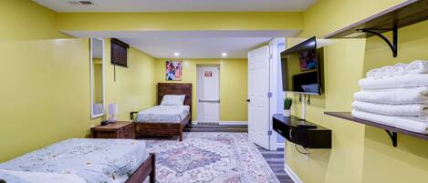 2 Schlafzimmer, Schreibtisch, Bügeleisen/Bügelbrett, WLAN