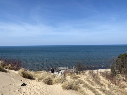 Spacious Home w/ King Bed close to Beaches, Lake Macatawa, Holland, & Saugatuck