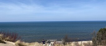 Spacious Home w/ King Bed close to Beaches, Lake Macatawa, Holland, & Saugatuck