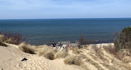 Spacious Home w/ King Bed close to Beaches, Lake Macatawa, Holland, & Saugatuck