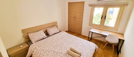 Iron/ironing board, free WiFi, bed sheets