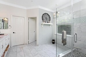 Combined shower/bathtub, hair dryer, towels, soap