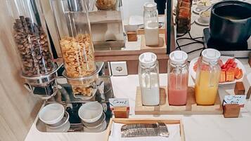 Tägliches Frühstück zum Mitnehmen (35000 IDR pro Person)