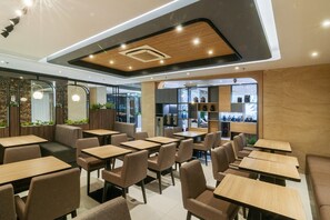 Restaurant - FOX Lite Hotel Grogol Jakarta (Jakarta)