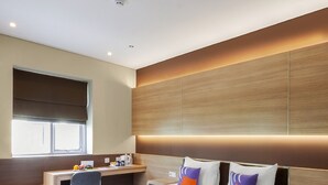 A modern hotel room with a large bed, a desk, and a chair. - FOX Lite Hotel Grogol Jakarta (Jakarta)