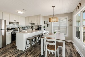 Refrigerador, microondas, parrilla de estufa y lavavajillas 