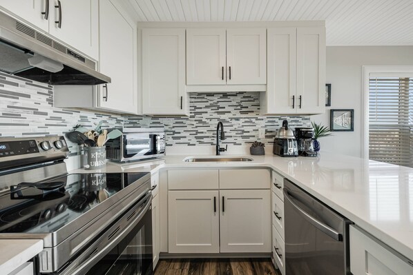 Fridge, microwave, stovetop, dishwasher