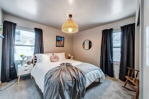 2 chambres, fer et planche à repasser, Wi-Fi, draps fournis