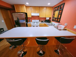 Fridge, microwave, oven, stovetop - Charming & Cozy Apartment w/ Hot tub patio. (Kenmore)