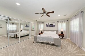 4 soverom, skrivebord, wi-fi (inkludert) og sengetøy