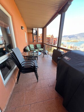 Terrace/patio - Lakeshore Villas Resort - Three Bedroom Lakefront Condo  (Osoyoos)