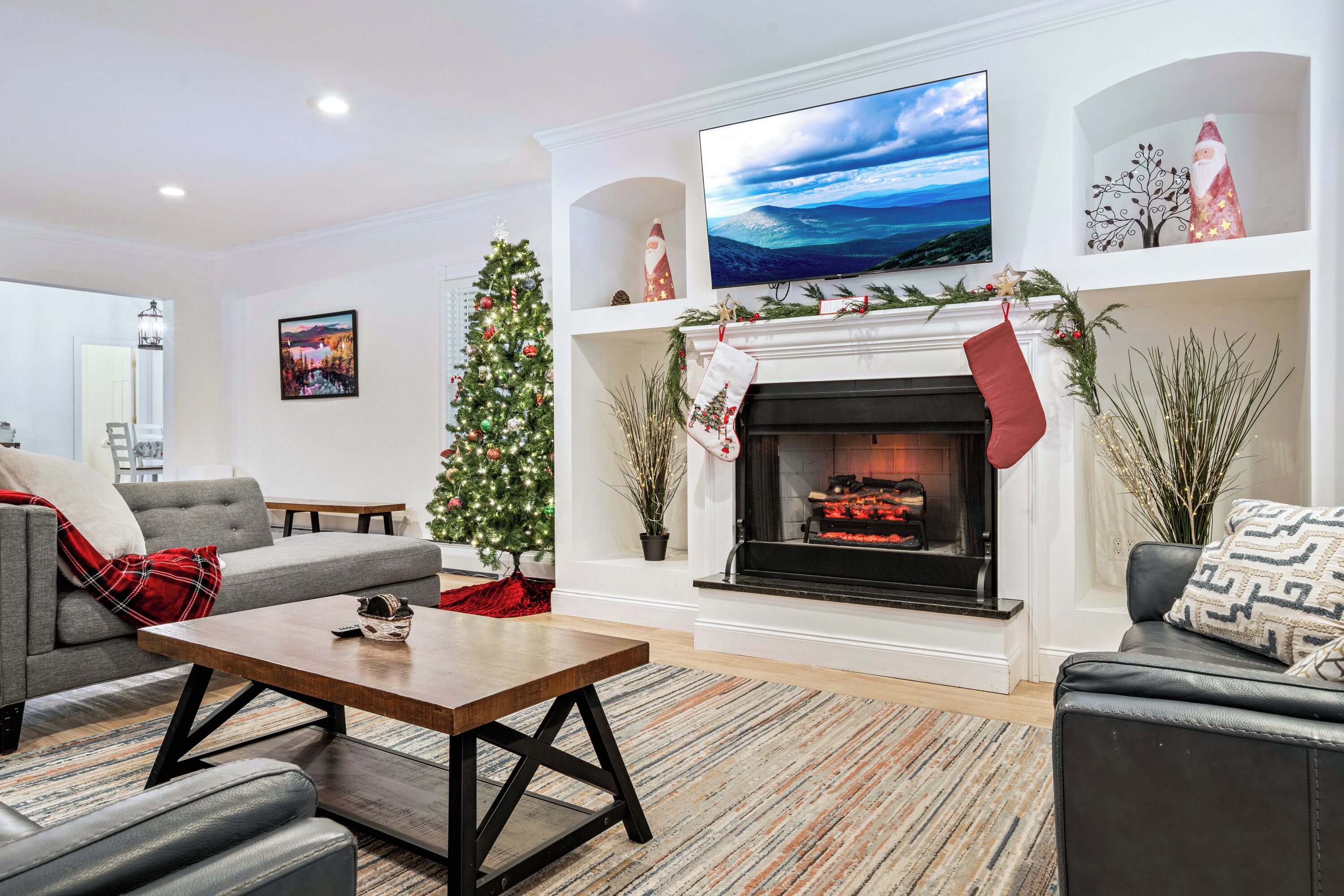 TV connectée, cheminée, jeux vidéo, livres